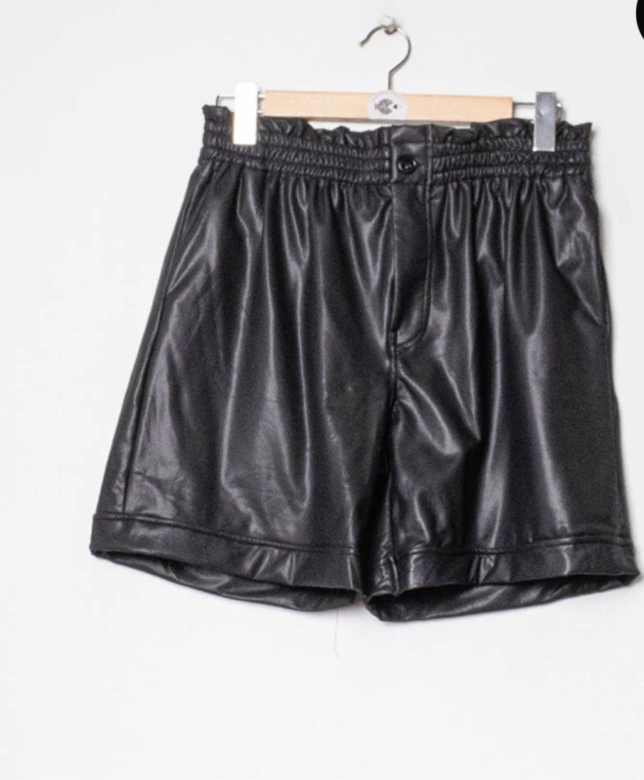 Short simili cuir