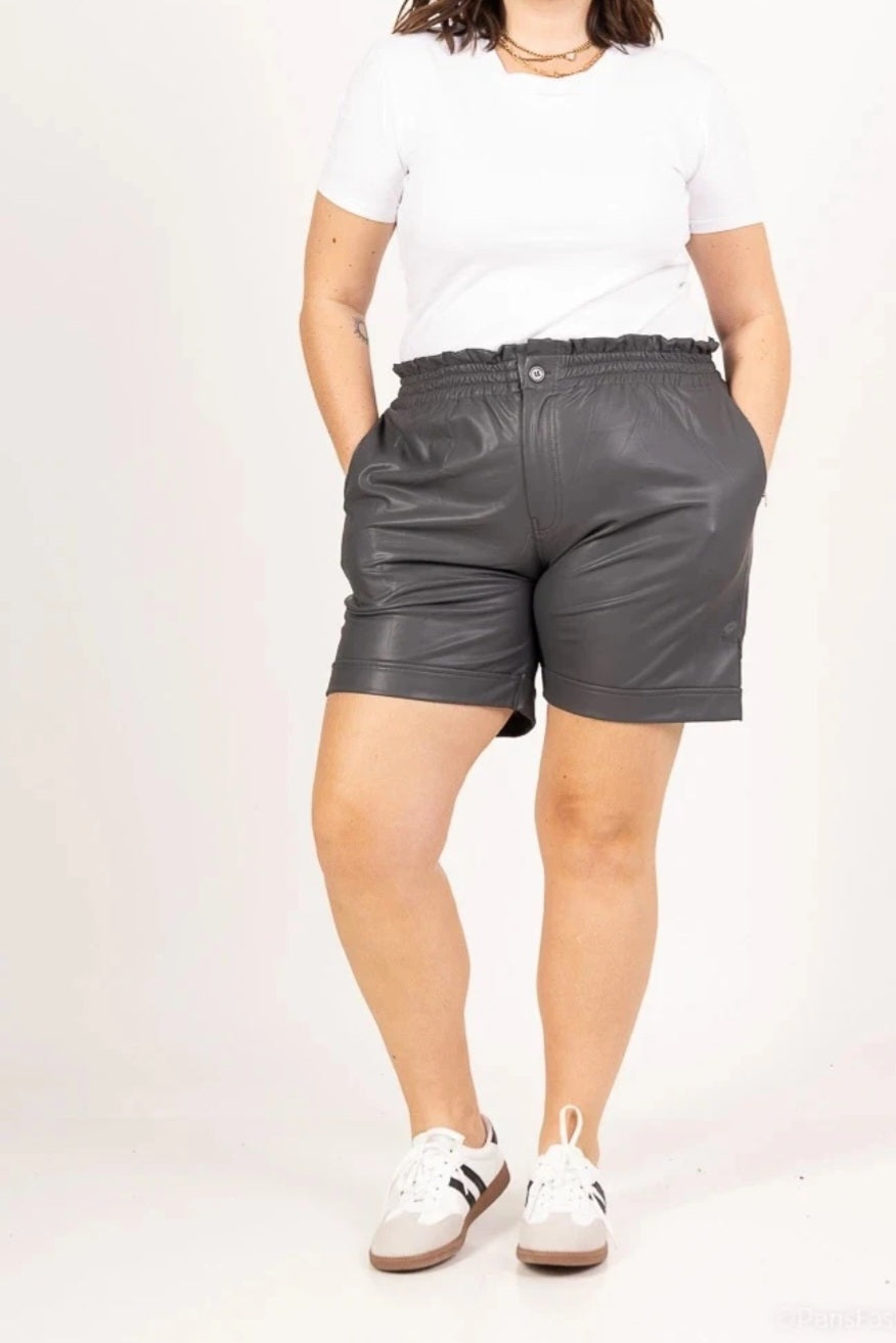 Short simili cuir