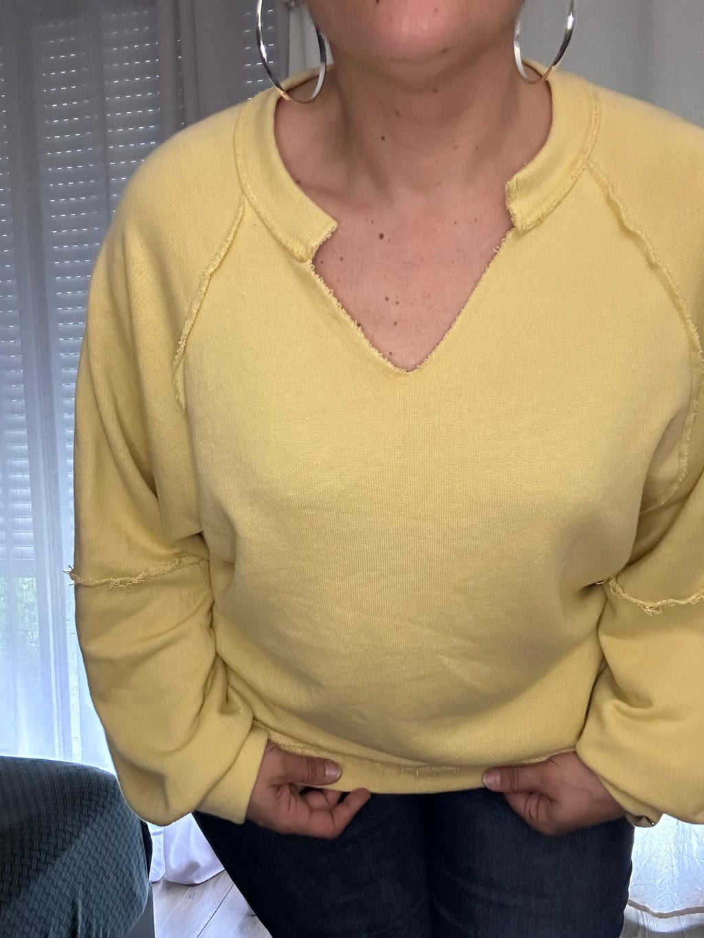 Sweat col V
